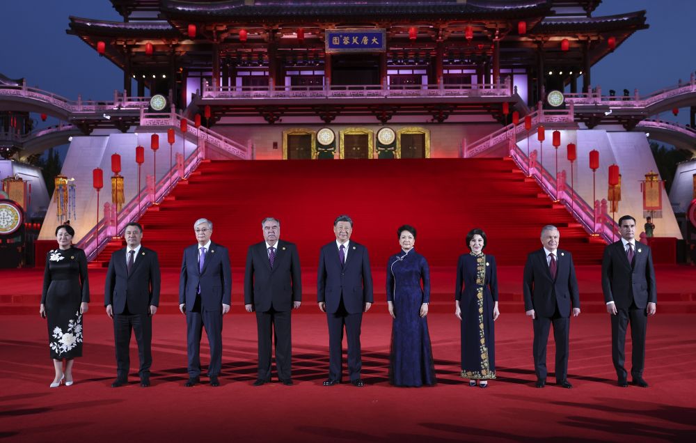 习近平和彭丽媛出席中国－中亚峰会中亚国家元首夫妇欢迎仪式和欢迎宴会